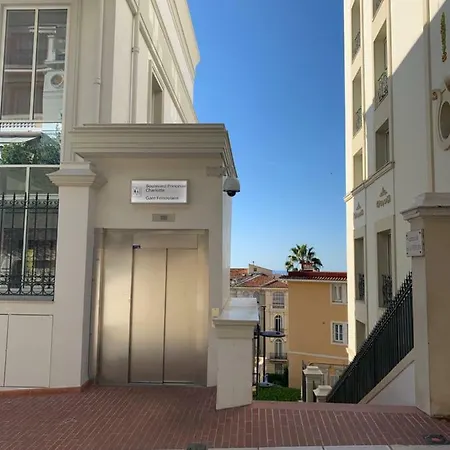 Mc With Parking Beausoleil